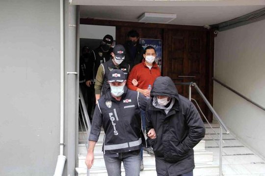 Yurt dışına kaçmak isteyen FETÖ'cüler sahte kimliklerle yakalandı