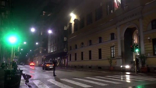 Isis, il momento dell'arresto della 19enne accusata di terrorismo: nel telefono video di attentati