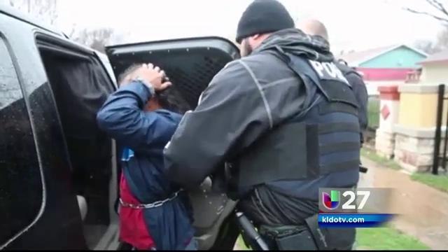 Arrestan a Decenas de Indocumentados