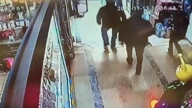 Son dakika: Düzce'deki deprem anı kamerada! İnsanlar kendilerini can havliyle dışarı attı