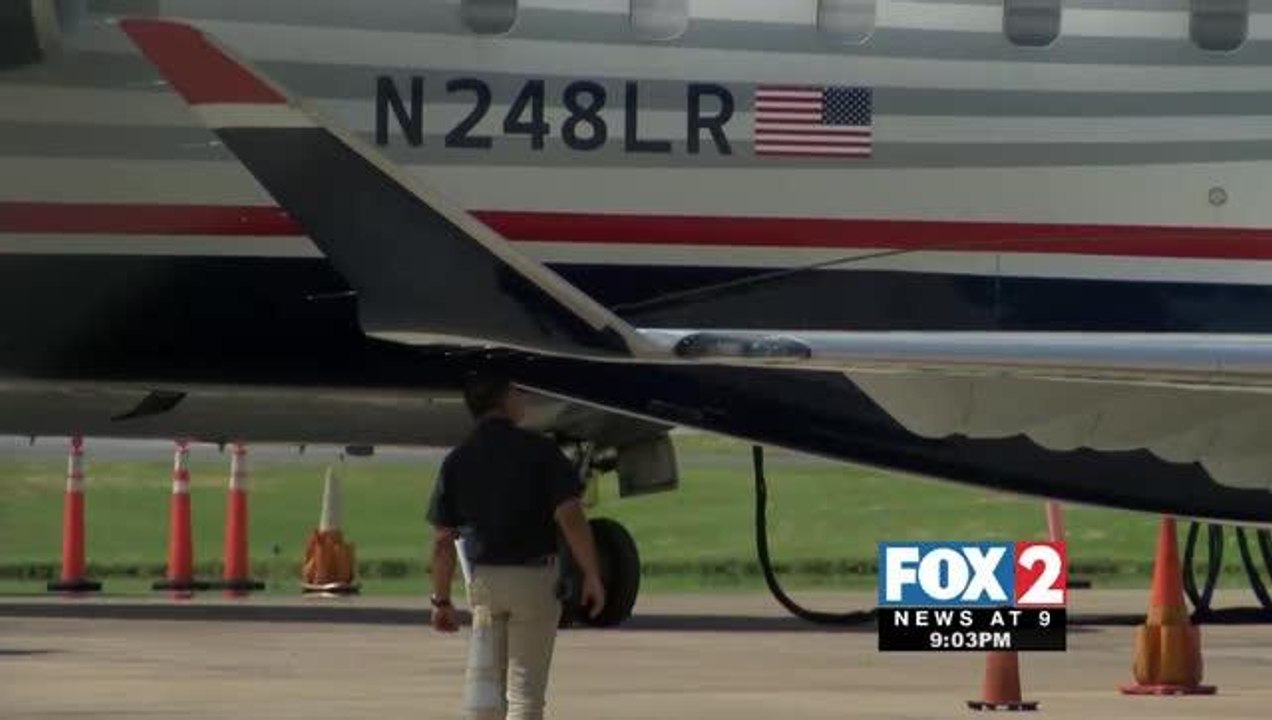 Plane\'s Wing Hits Runway while Landing at McAllen-Miller International Airport