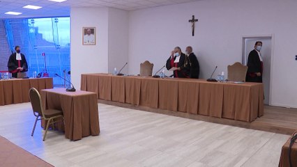 Cardeal Angelo Becciu regressa à barra do tribunal