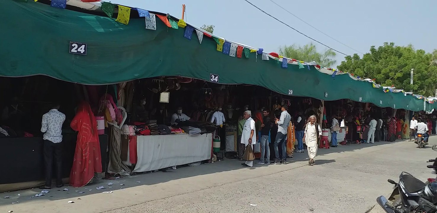 थार में सर्द हवा ने ठिठुराया, बाड़मेर @ 14.7 डि...