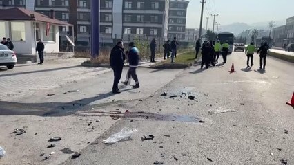 Son dakika haber | Polis aracına çarpan motosikletteki 2 kişi yaralandı