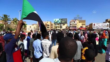 Sudan'da sivil yönetim talebiyle protestolar sürüyor (2)