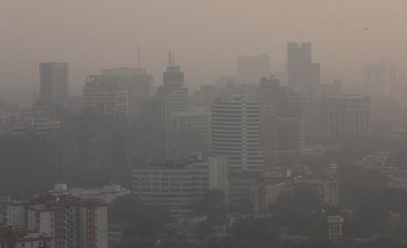 Hindistan'ın başkenti Yeni Delhi'de hava kirliliği nedeniyle eğitime süresiz ara verildi