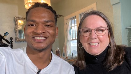 Grandmother And Teen She Accidentally Texted To Celebrate Sixth Thanksgiving Together