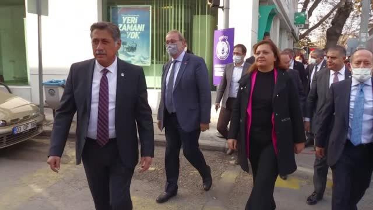 AFYONKARAHİSAR - CHP Genel Başkan Yardımcısı ve Parti Sözcüsü Faik Öztrak, Afyonkarahisar'da konuştu