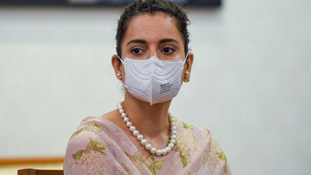 Kangana targets Mahatma Gandhi, ignites new controversy