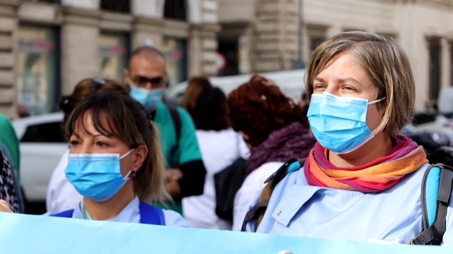 Sanità, medici e infermieri in piazza: Manca il 30% di personale, questo è un pericolo per tutti