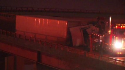Los fuertes vientos causan estragos en la ciudad