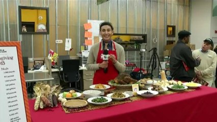 Voluntarios prepararon la cena para cientos de familias