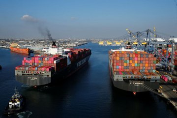 Container Ship Backup at Port of Los Angeles Begins to Ease