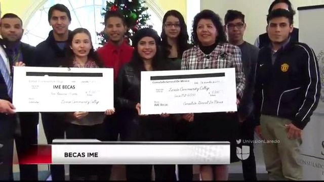 Entregan Fondos para Becas