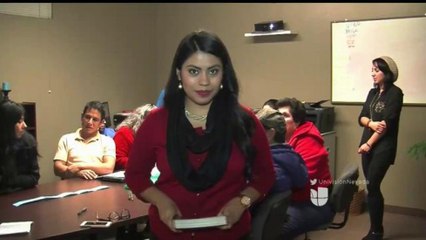 Hace servicio comunitario con clases de ciudadanía gratis