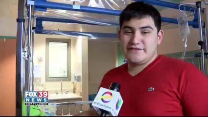 Santa visits parents and children at Laredo Medical Center