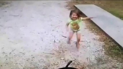 Hombre hispano le rinde tributo a Phoebe