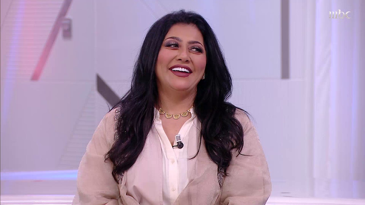 الفنان إبراهيم الحربي يصف فاطمة الحوسني.. والفنانة الإماراتية لا تتمالك دموعها على الهواء لهذا السبب