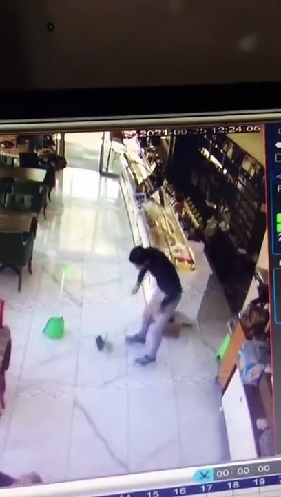 A man and his broom |Meme |Funny video |Video lucu