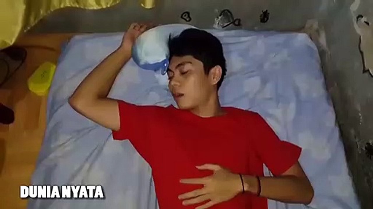 SELAMAT TAHUN BARU - DUNIA NYATA VS DUNIA SOSMED