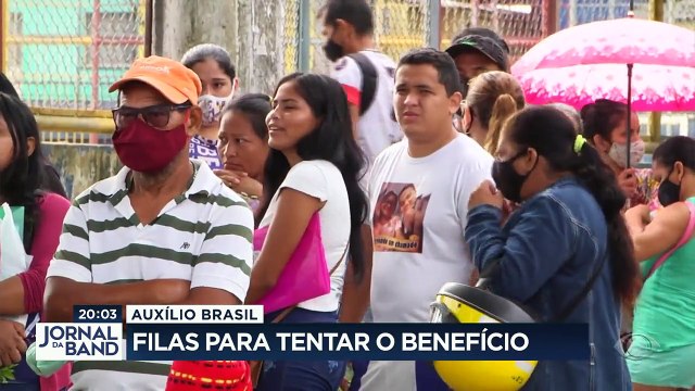 O primeiro dia de pagamento do novo Auxílio Brasil foi de muitas filas. Quem recebia o Auxílio Emergencial, mas não estava no Bolsa Família, tenta conseguir o novo benefício