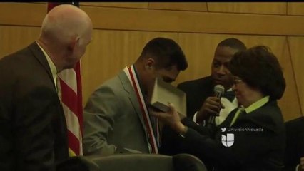 Reconocen a Jessie Vargas por su servicio a la comunidad