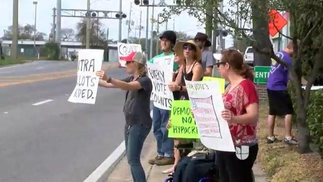 Votantes realizan manifestación por fallas en las elecciones