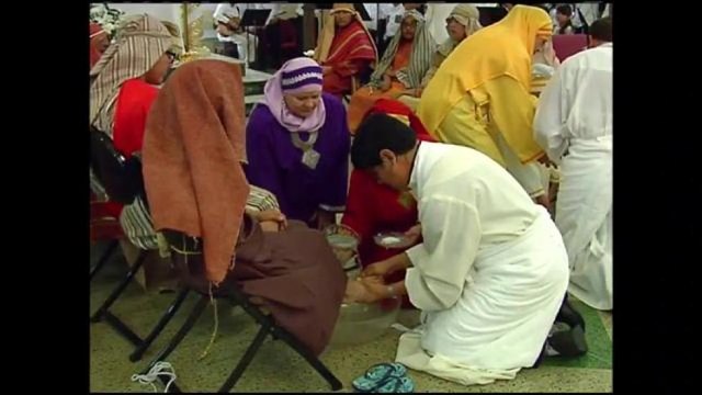 Cátolicos de Salinas conmemoran el Jueves Santo con lavatorio de pies
