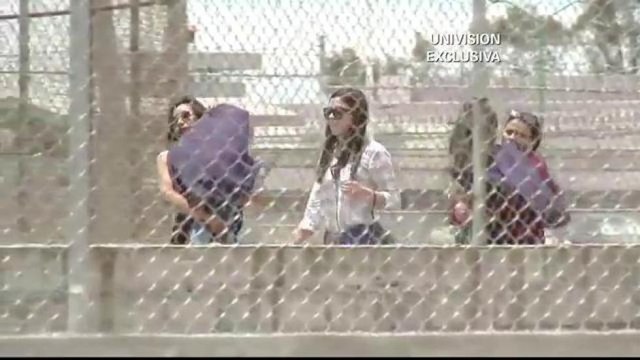 Esposa e Hijas Gemelas de El Chapo Guzmán lo Visitan en la Cárcel