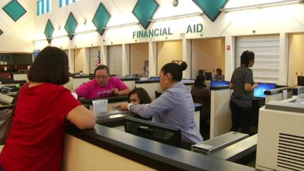 Solicite Ayuda financiera cuanto antes para ir a la Universidad