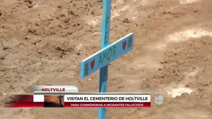 Estudiantes visitan cementerio.