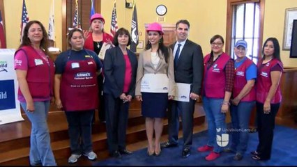 Reclutan Mujeres para Construir Casas