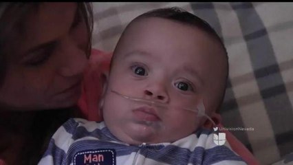 Madre expulsada de avión con su bebé