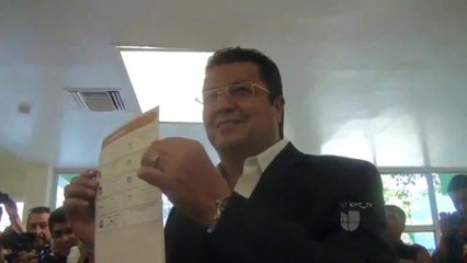 Salen miles a votar en las elecciones.