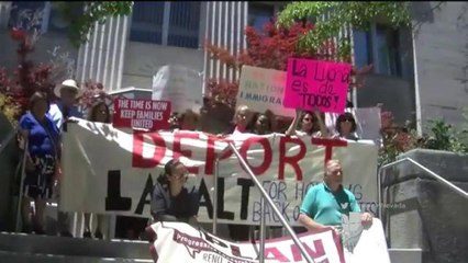 Protesta contra Laxalt sobre acciones ejecutivas