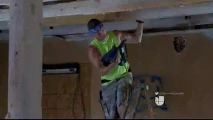 Misioneros ayudan a reconstruir una vivienda