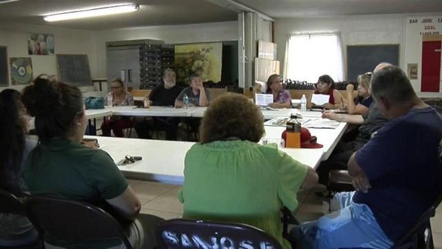 Empresario se reúne con feligreses de la iglesia San José