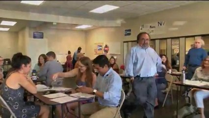 Voluntarios en Las Vegas trabajan fuertemente para solidificar la campaña de Hillary Clinton
