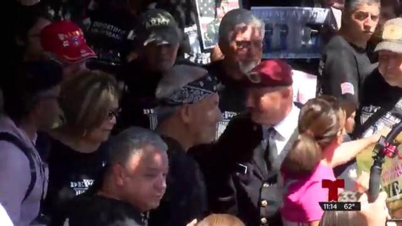 Regresan a Tijuana los veteranos deportados que buscan visa humanitaria, esperan respuesta