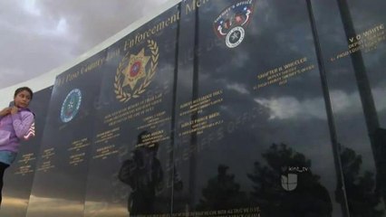 Develan monumento para oficiales del condado caídos