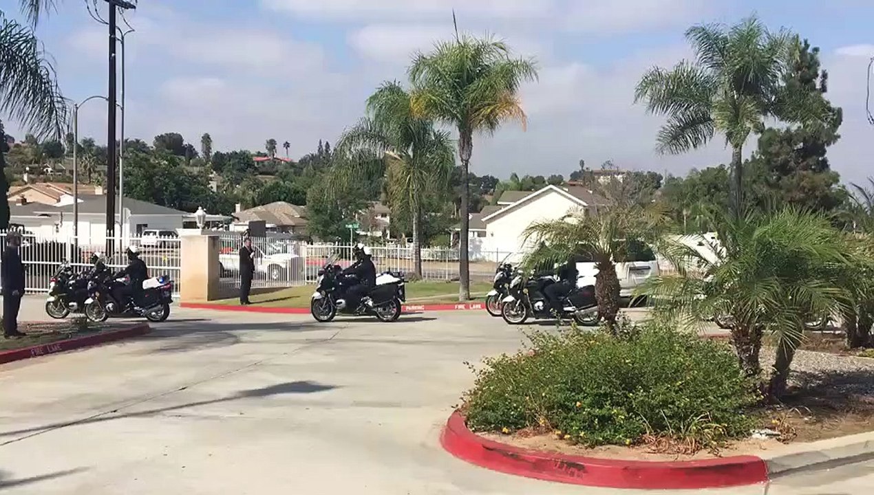 Honran a oficial caído de San Diego