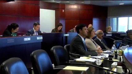 Senadores y asambleístas estatales escuchan argumentos sobre el plan para la reorganización del Dist