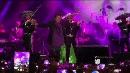 Fans tristes muestran cariño a Juan Gabriel