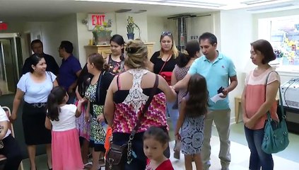 Bucan Detener Deportación de Mujer Hispana