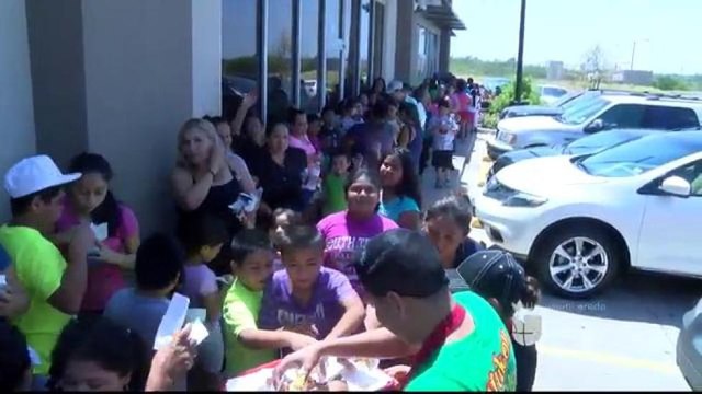 Univision Laredo y Metro PCS regalarán útiles escolares