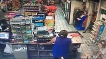 Buscan a sujeto que amenazó a punta de pistola a empleados de una tienda