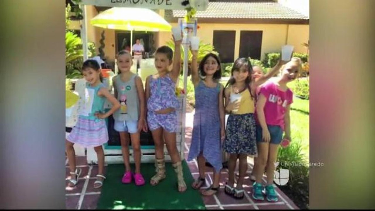 Ayudan a los niños más necesitados vendiendo limonadas