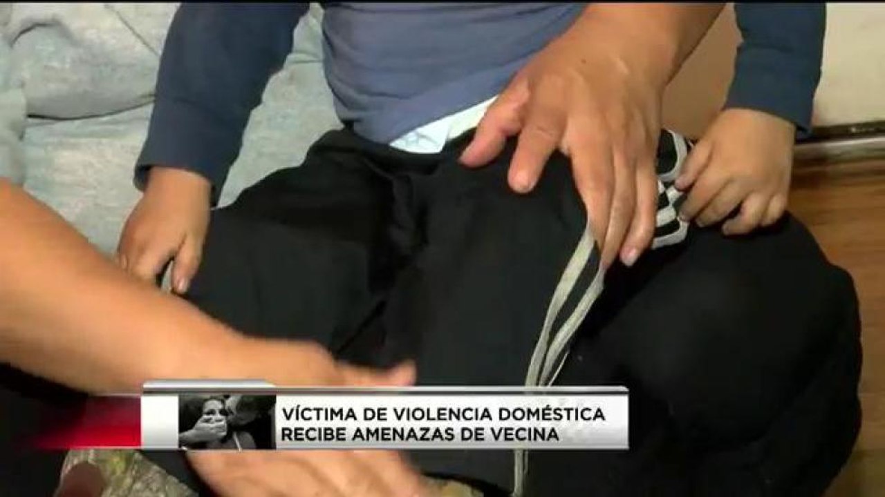 Mujer hispana es víctima de amenazas