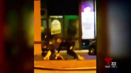 Graban abuso policíaco contra joven latino en California