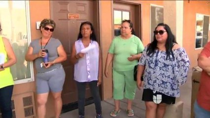 Entregan apoyo a familias que seguían viviendo en hoteles